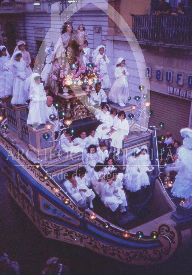 LA TRADIZIONALE SOLENNE PROCESSIONE DELLA VERGINE SS.MA DEL MONTE CARMELO DEL 16 LUGLIO 1977